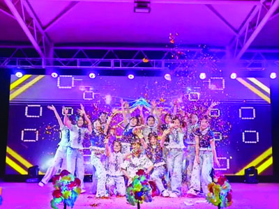第16届校园艺术节暨纪念长征胜利90周年文艺晚会圆满举行/